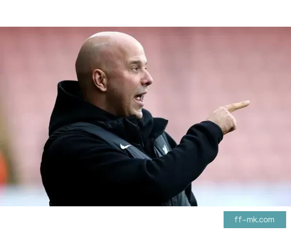 瓦伦西亚门将马马达什维利以3000万欧元转会利物浦并返租留队效力一个赛季